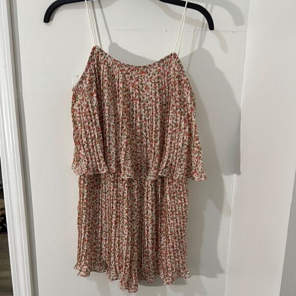 SHE + SKY Floral Spaghetti Strap Romper Size M NWT - Picture 3 of 8